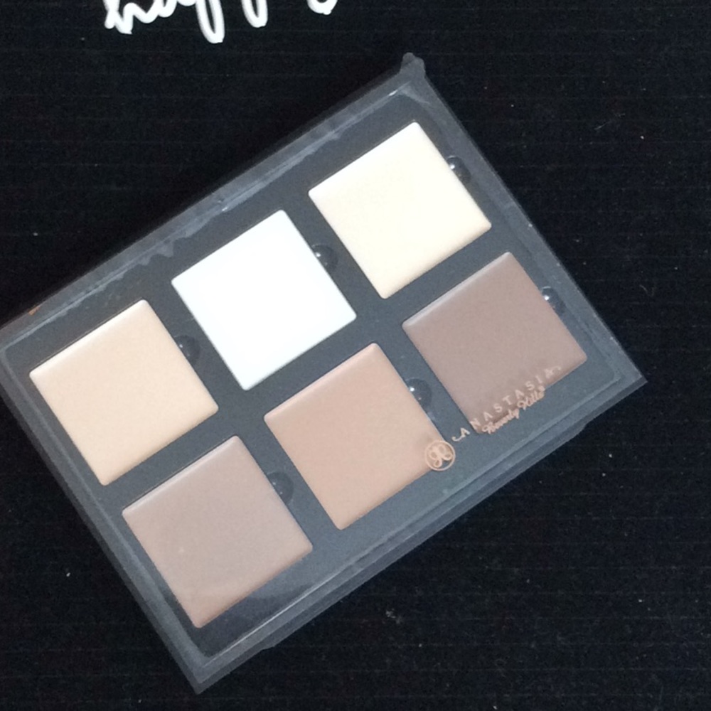 Anastasia Beverly Hills contour cream kit